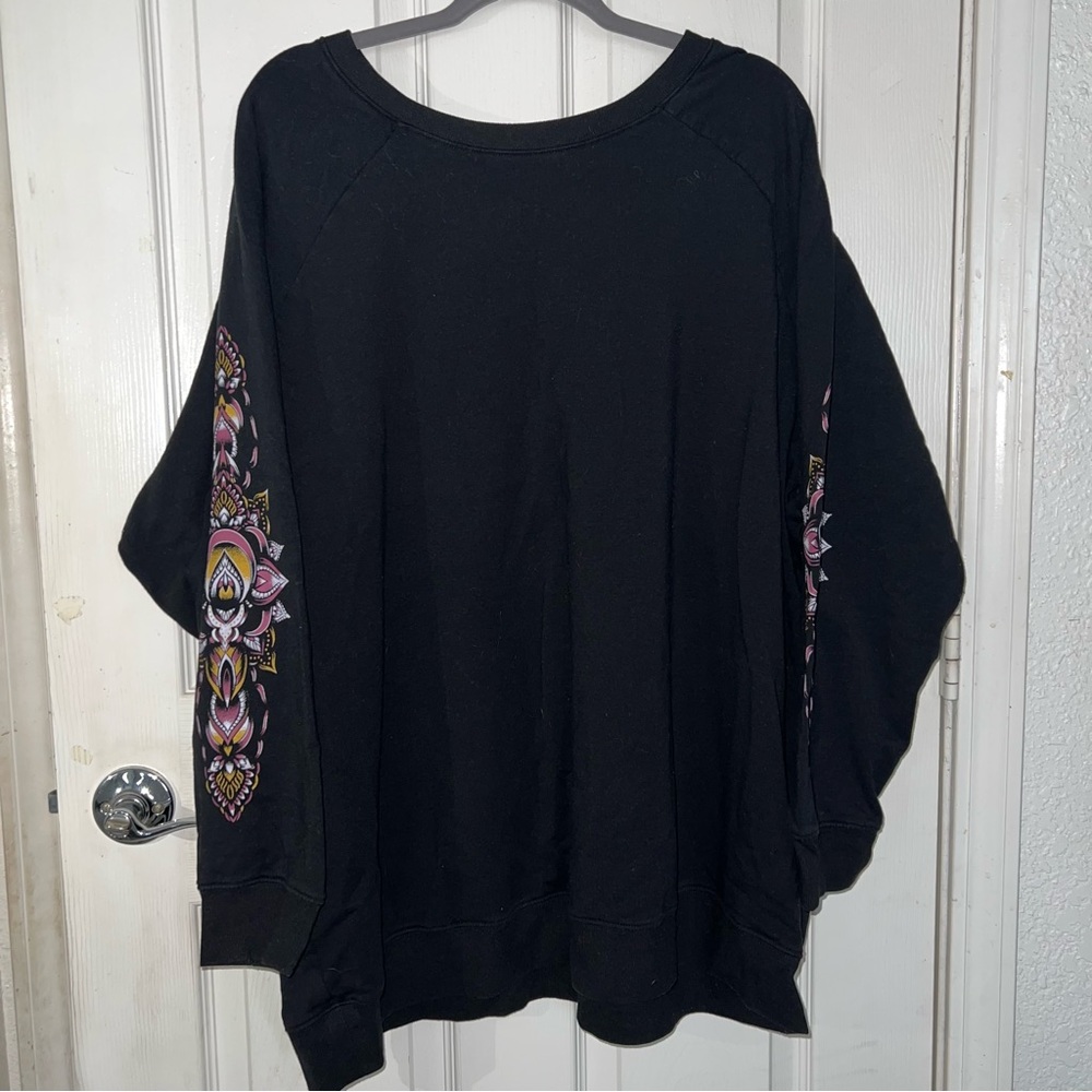 Black torrid crewneck sweatshirt.